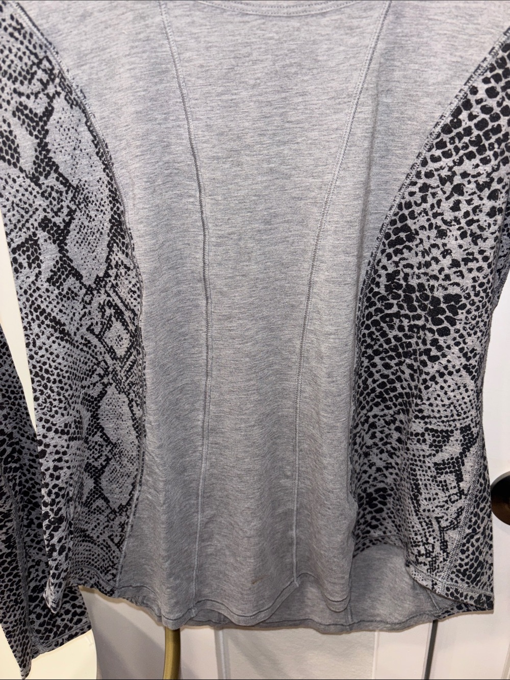 EUC Lululemon Between the Lines Snake Print Active Tee - Picture 4 of 6